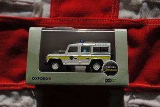 76DEF004  Garda Land Rover Defender Station Wagon